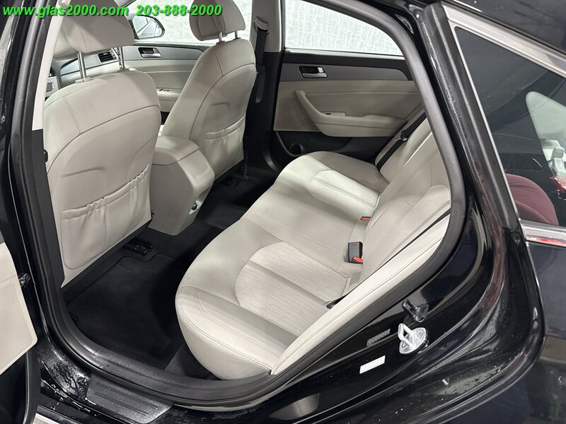 2016 Hyundai Sonata Hybrid SE Image 15 of 27