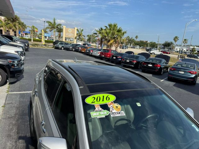 Vehicle image 10 of 53