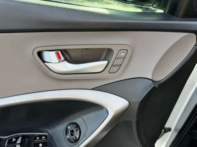 Vehicle image 33 of 53