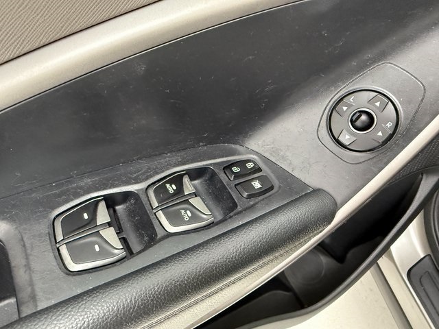 Vehicle image 37 of 41