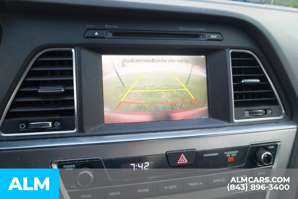 Vehicle image 11 of 24