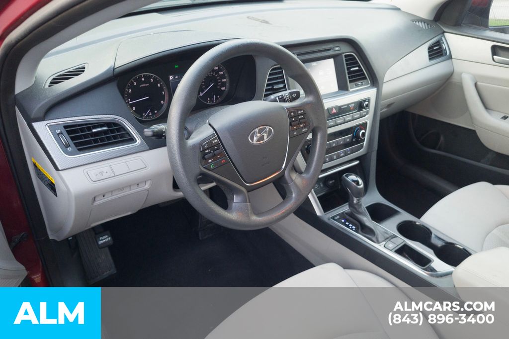 Vehicle image 10 of 24