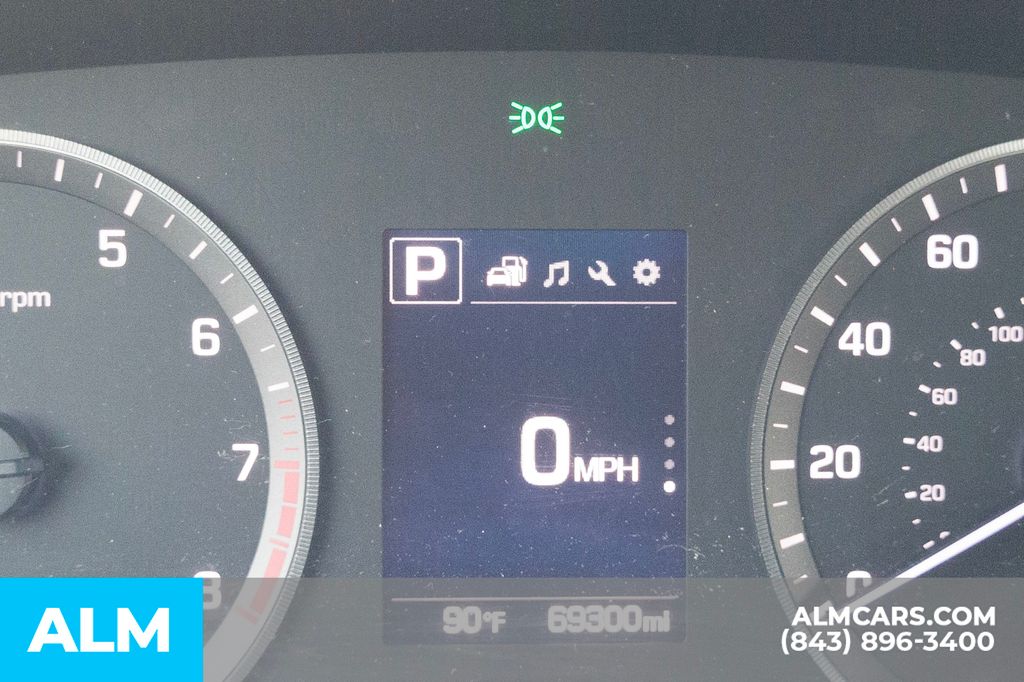 Vehicle image 21 of 24