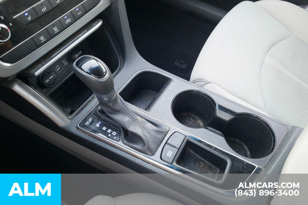 Vehicle image 18 of 24