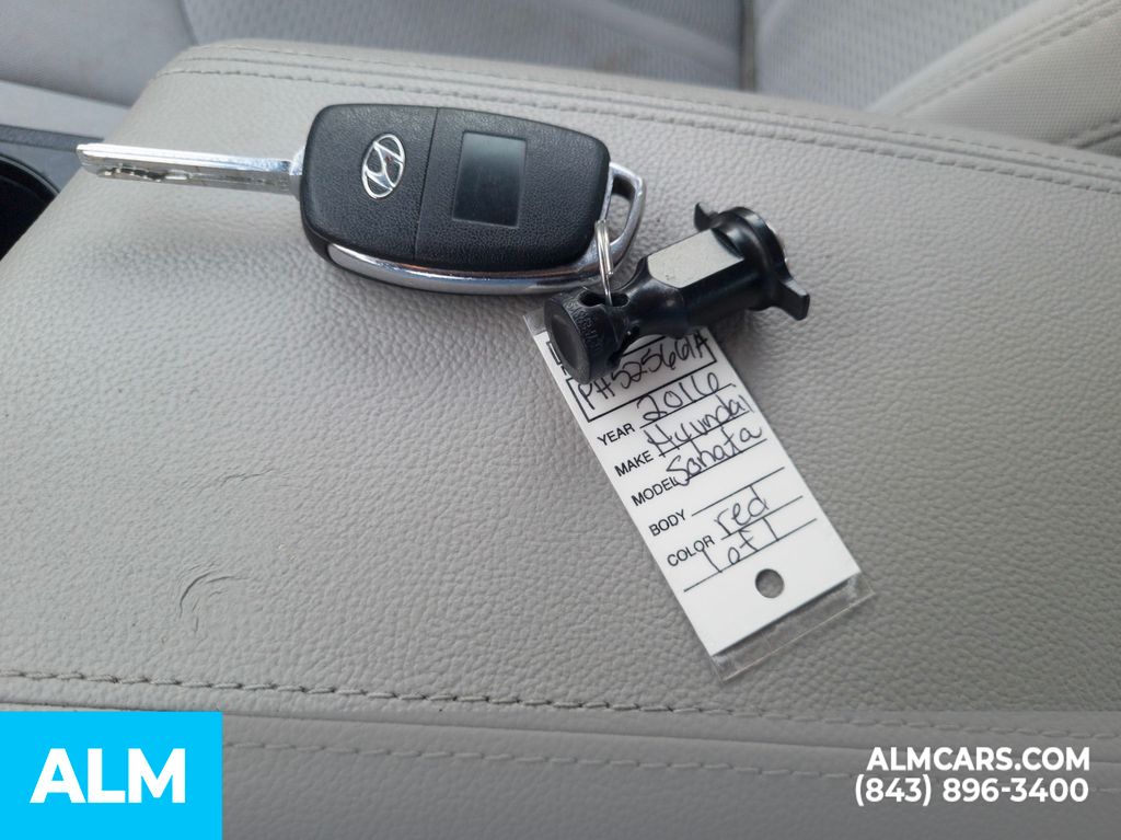 Vehicle image 13 of 24