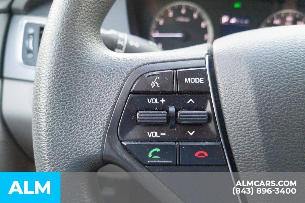 Vehicle image 22 of 24