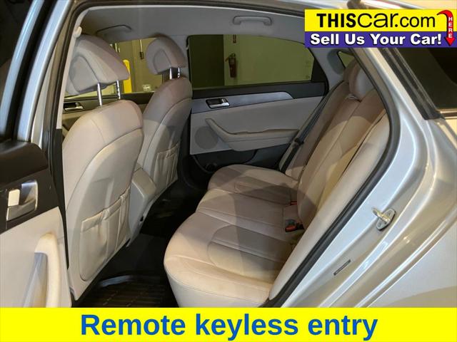 Vehicle image 10 of 22