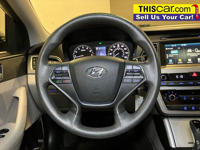 Vehicle image 18 of 22