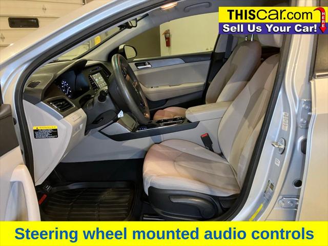 Vehicle image 19 of 22