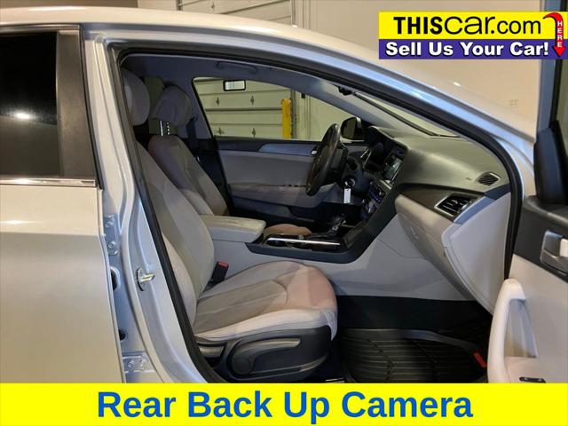 Vehicle image 11 of 22