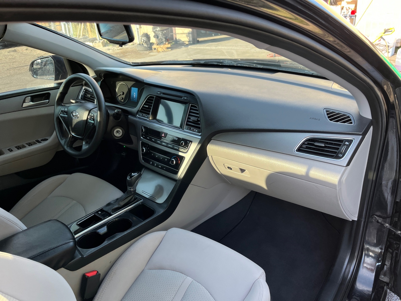 Vehicle image 16 of 36