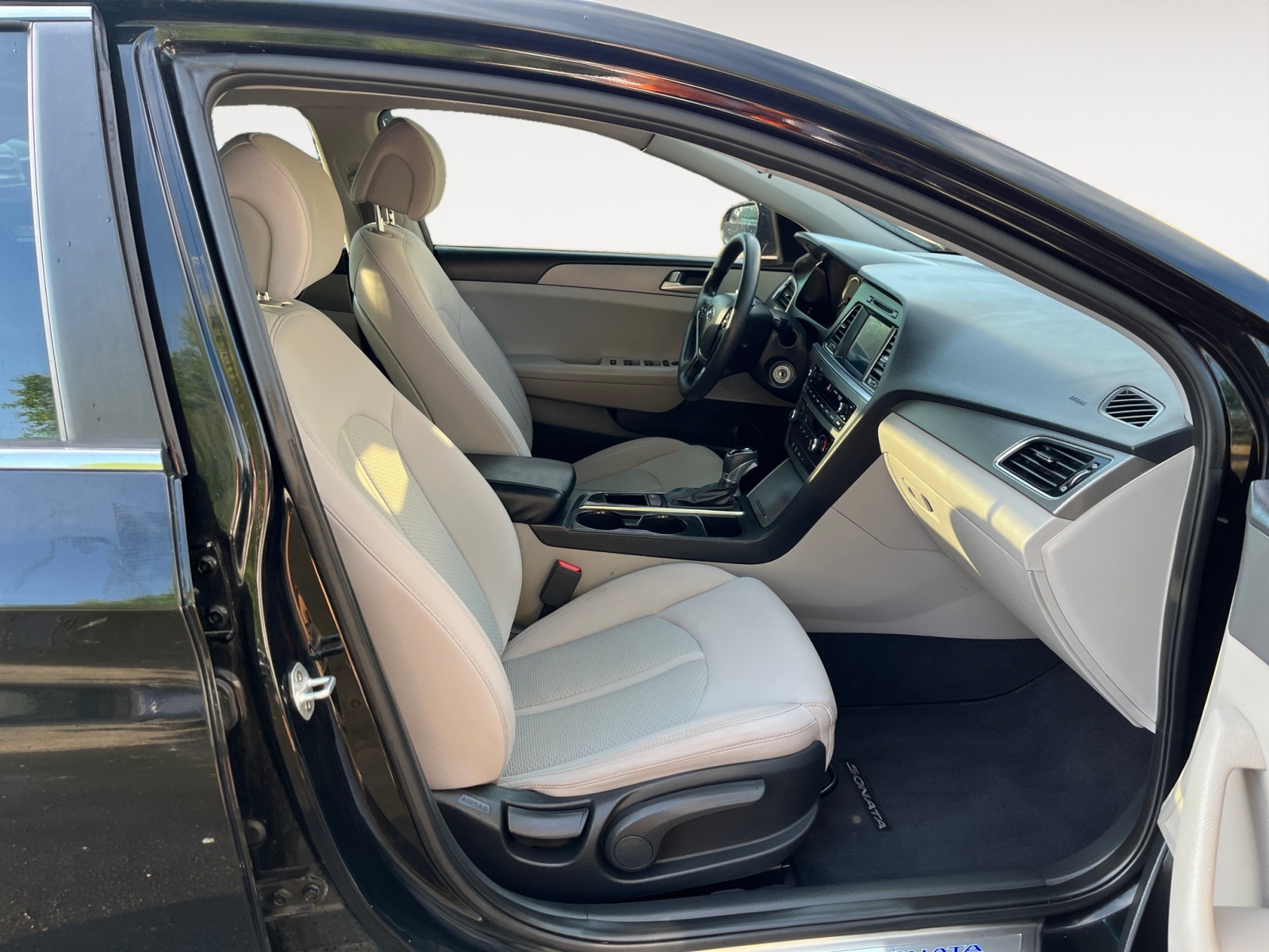 Vehicle image 15 of 36