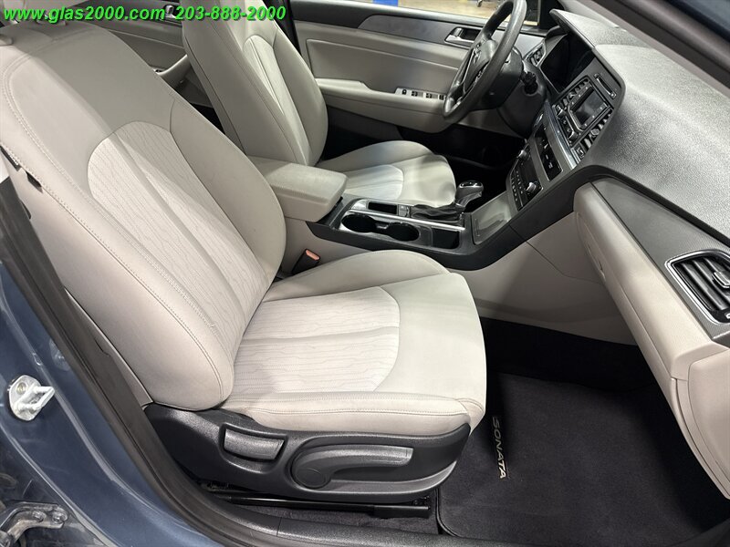 2016 Hyundai Sonata Hybrid SE Image 15 of 29