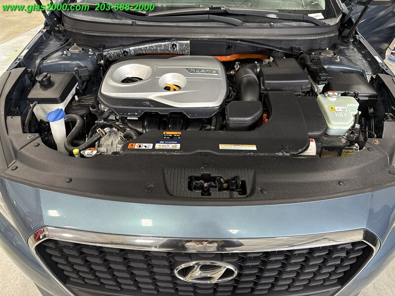 2016 Hyundai Sonata Hybrid SE Image 9 of 29