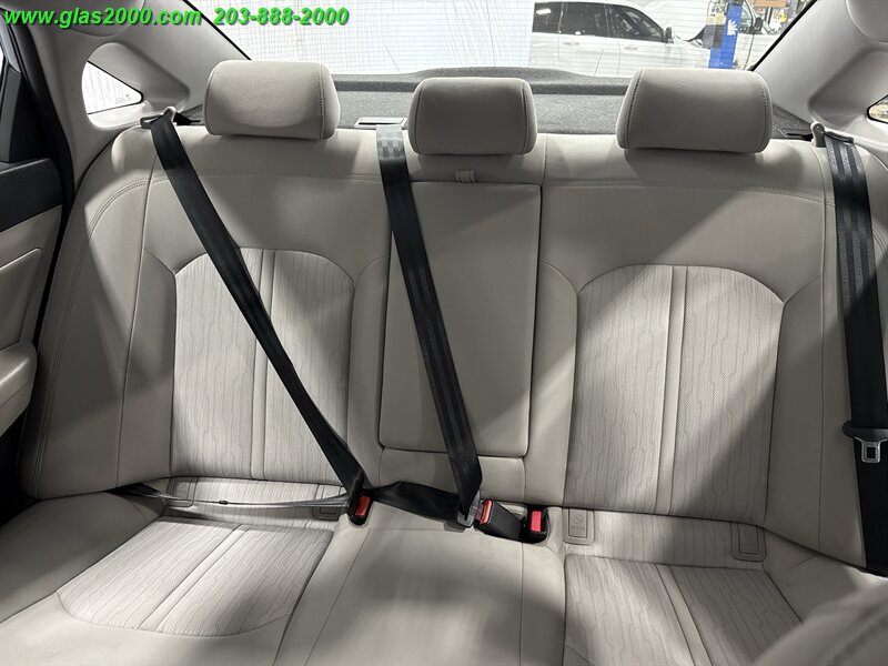 2016 Hyundai Sonata Hybrid SE Image 13 of 29