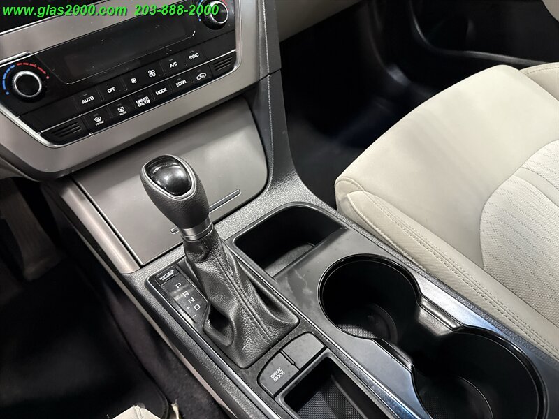 2016 Hyundai Sonata Hybrid SE Image 25 of 29