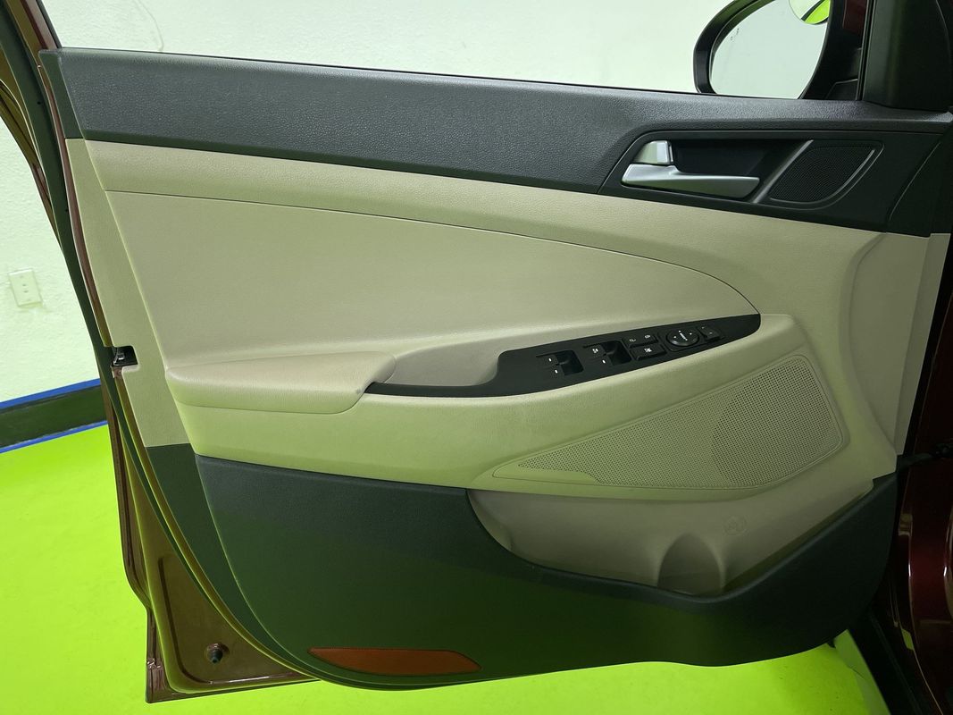 Vehicle image 16 of 29