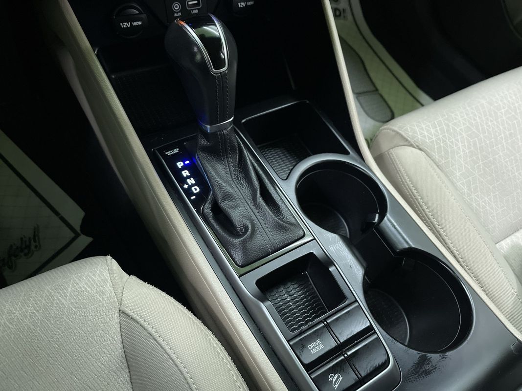 Vehicle image 24 of 29