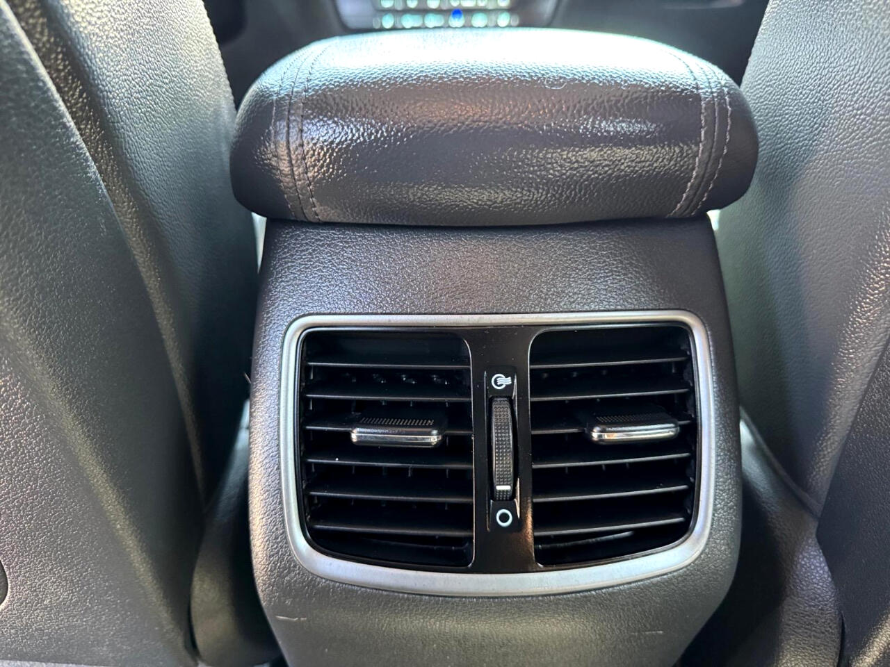 Vehicle image 26 of 29
