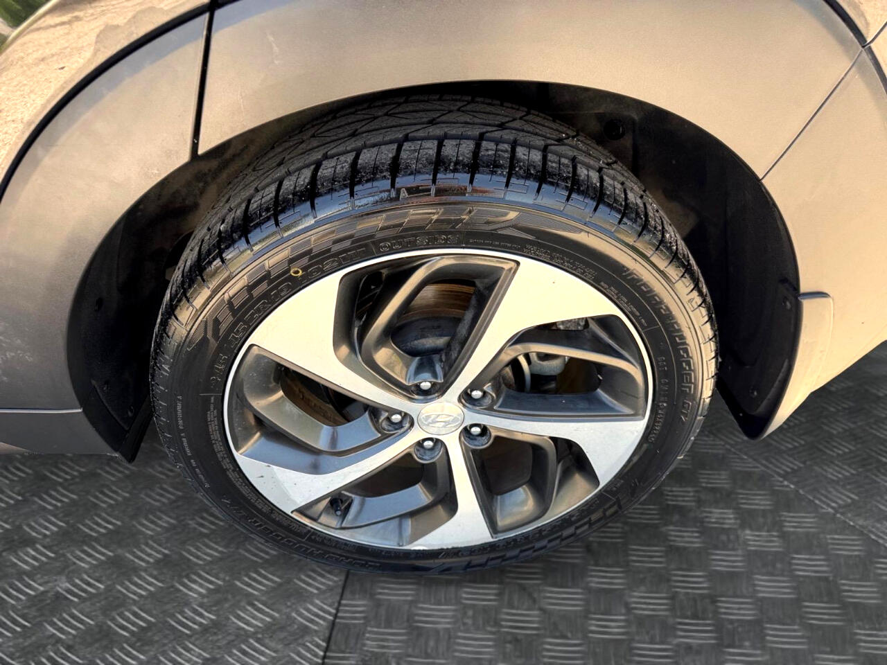 Vehicle image 14 of 29