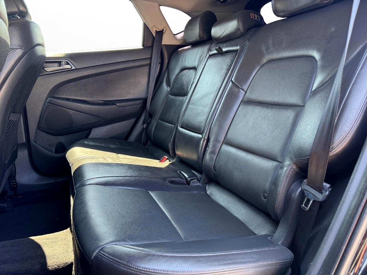 Vehicle image 25 of 29