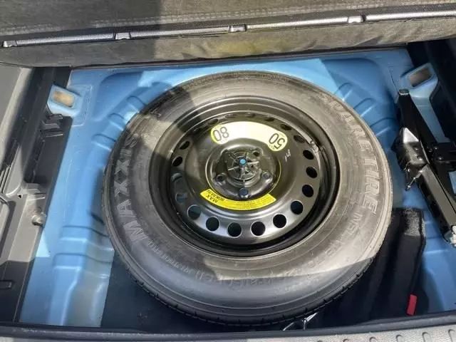 Vehicle image 24 of 37