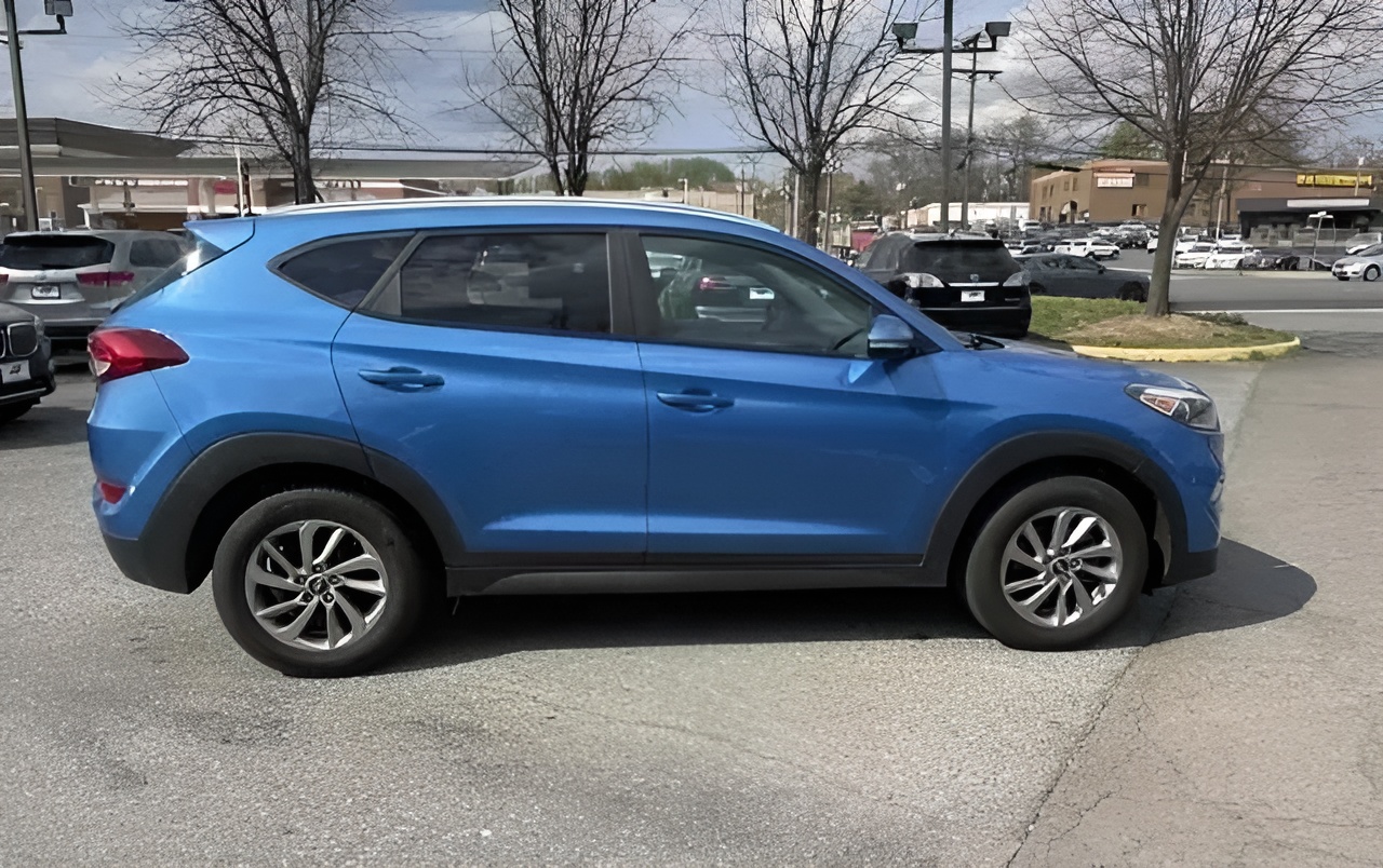 Vehicle image 33 of 37