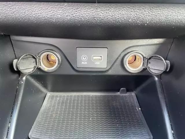 Vehicle image 21 of 37