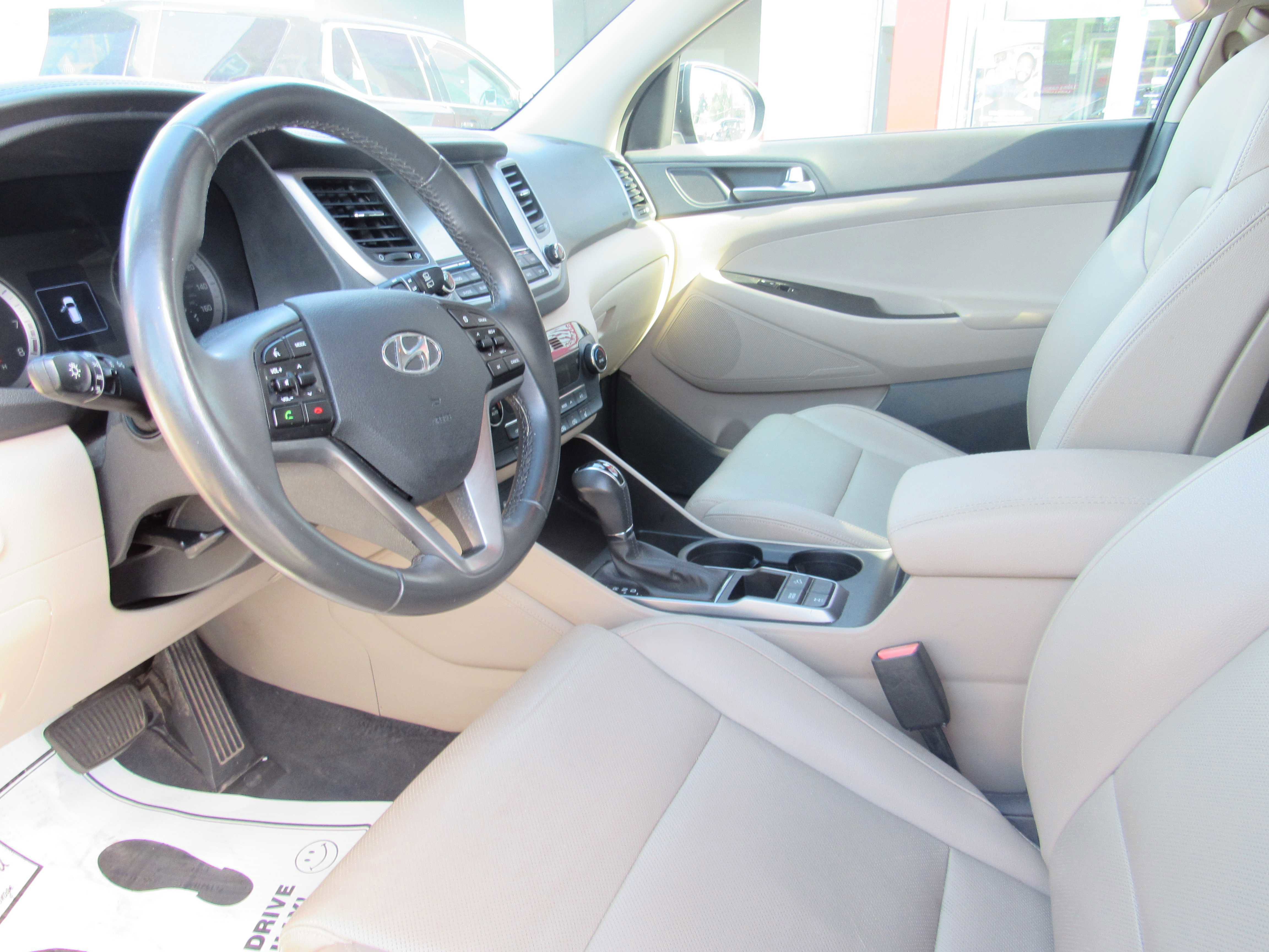 2016 Hyundai Tucson Limited Image 9 of 20