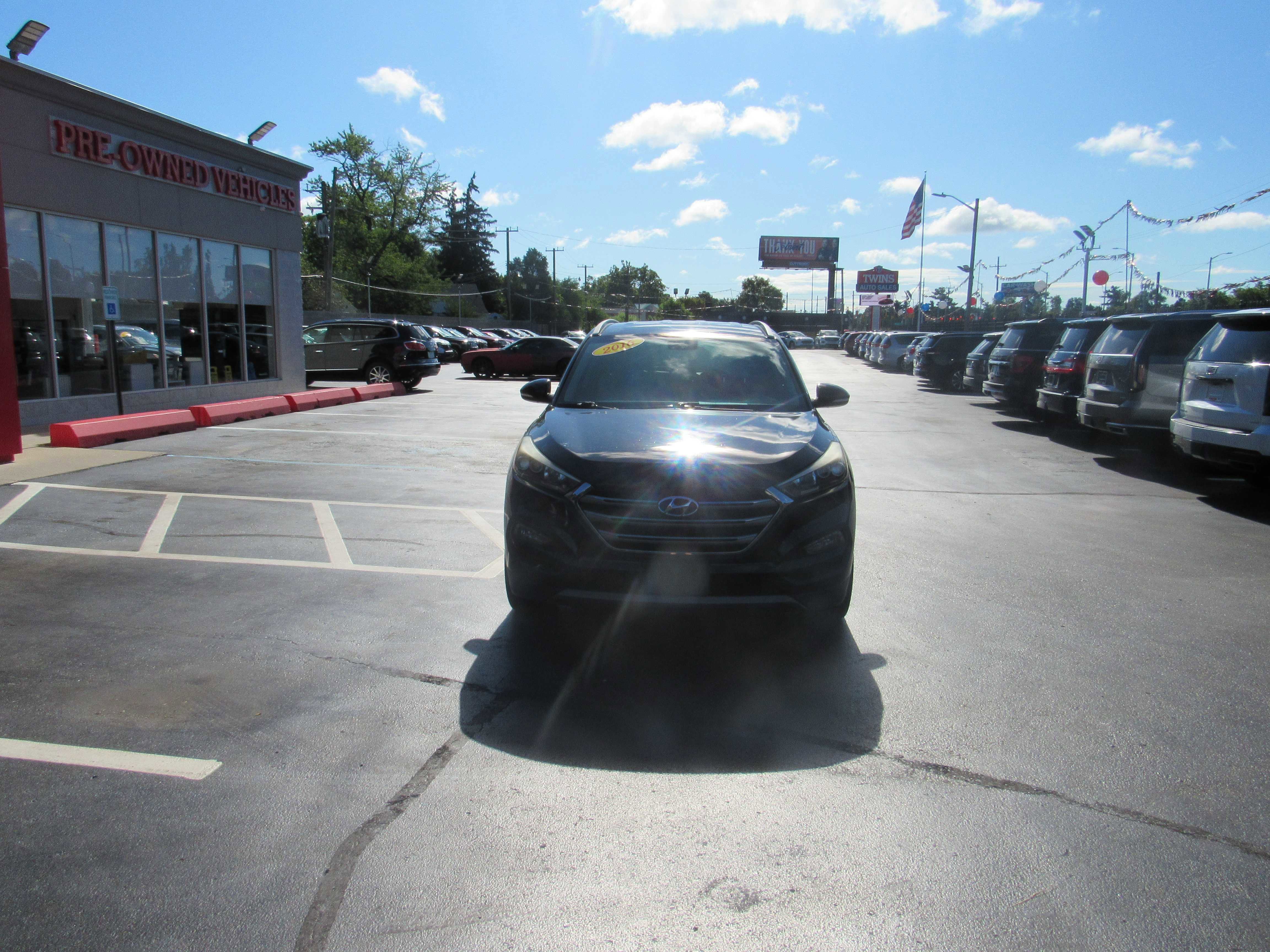 2016 Hyundai Tucson Limited Image 2 of 20