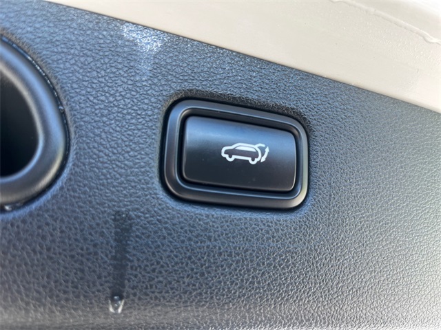 Vehicle image 26 of 30