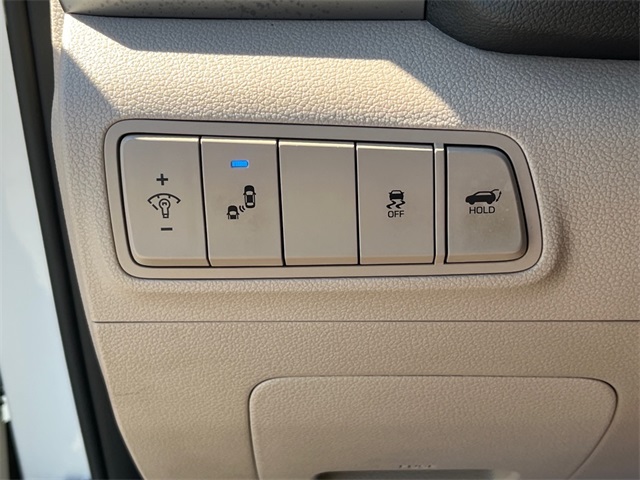 Vehicle image 23 of 30