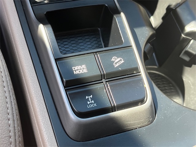 Vehicle image 27 of 30