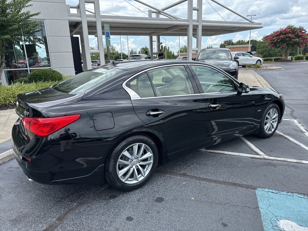 2016 INFINITI Q50 2.0T Premium Image 4 of 11