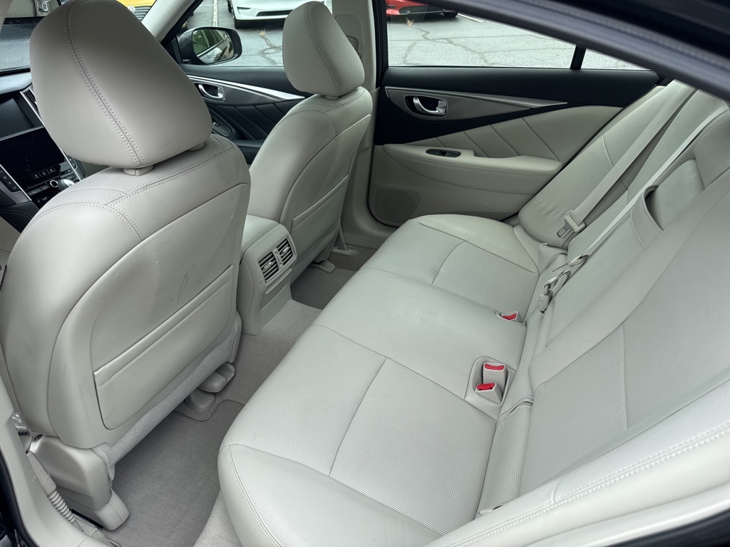 2016 INFINITI Q50 2.0T Premium Image 7 of 11