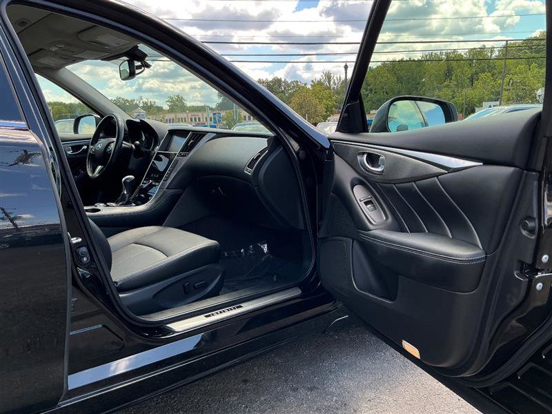 2016 INFINITI Q50 3.0T Premium Image 44 of 47
