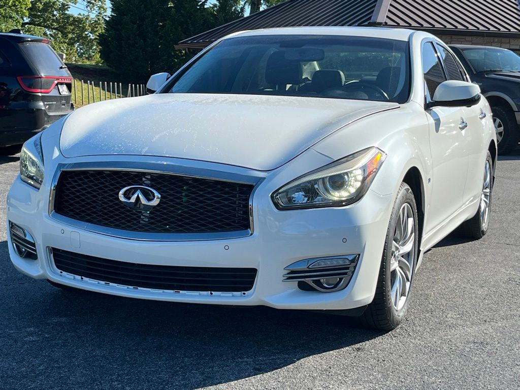 2016 INFINITI Q70 Base Image 1 of 20