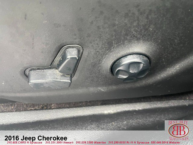 Vehicle image 14 of 18