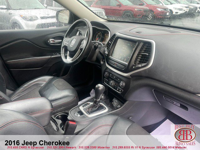 Vehicle image 9 of 18