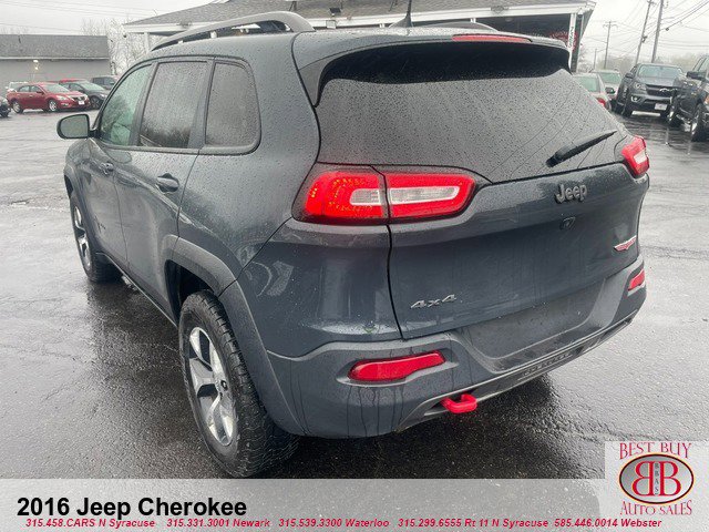 Vehicle image 8 of 18