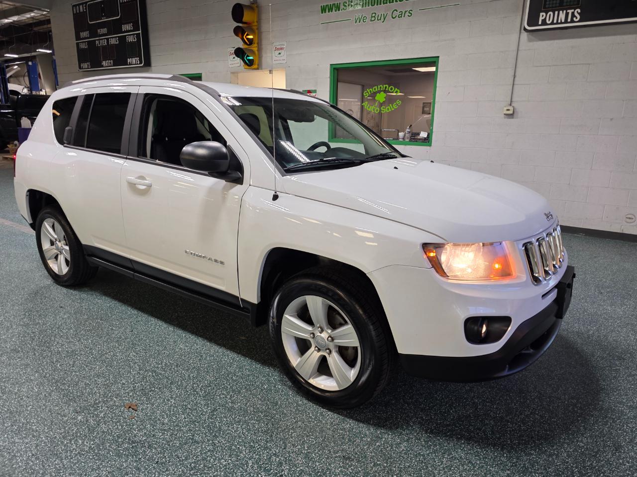 2016 Jeep Compass Sport Image 3 of 36