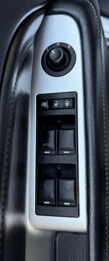 Vehicle image 27 of 35