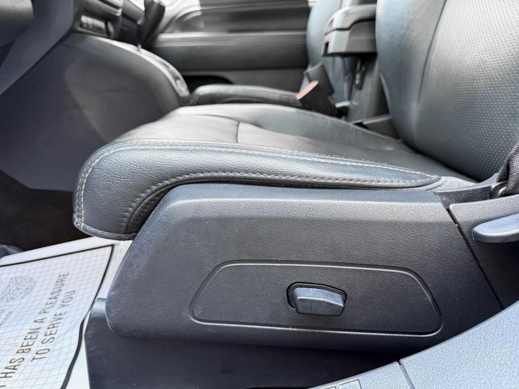 Vehicle image 29 of 35