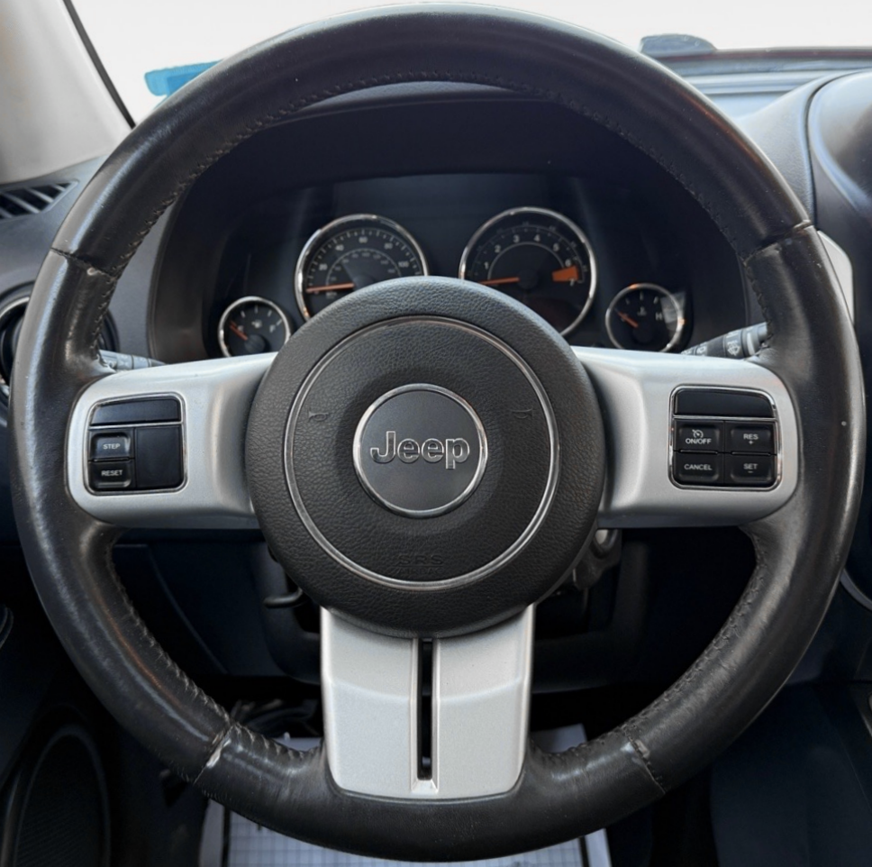 Vehicle image 17 of 35