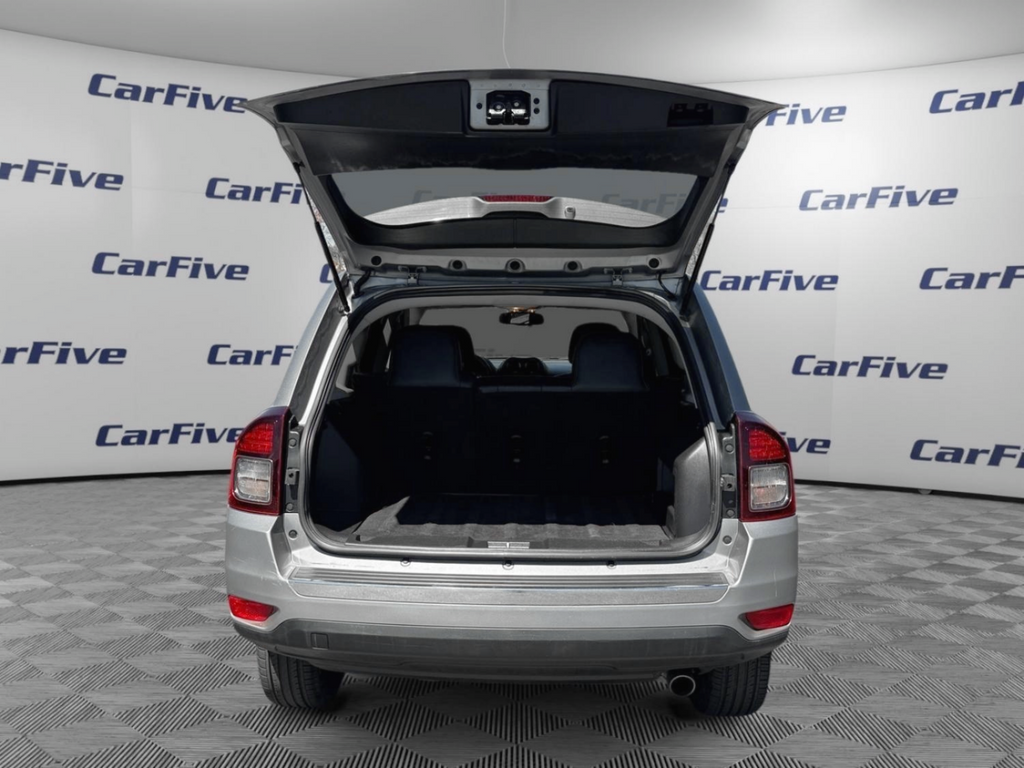 Vehicle image 11 of 35
