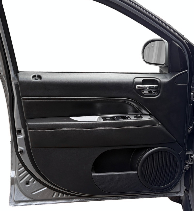 Vehicle image 14 of 35