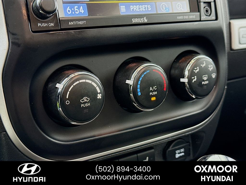 Vehicle image 17 of 31
