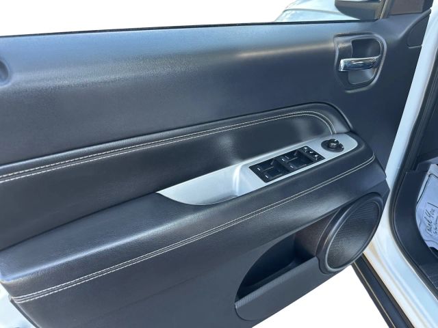 Vehicle image 22 of 24