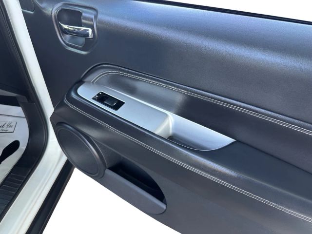 Vehicle image 23 of 24