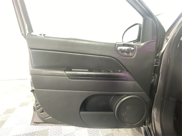 Vehicle image 12 of 23